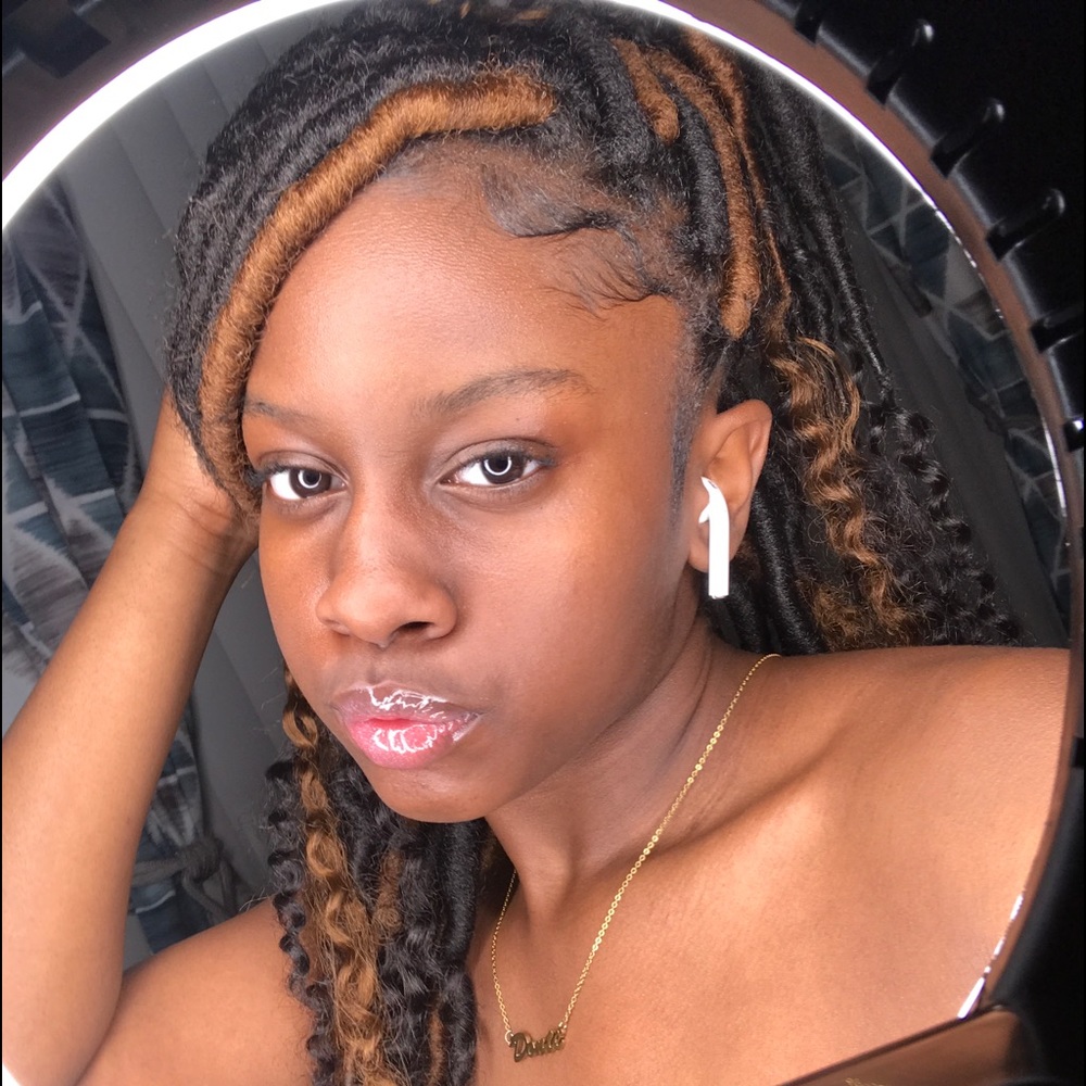 Meet your Posher, Johnisha